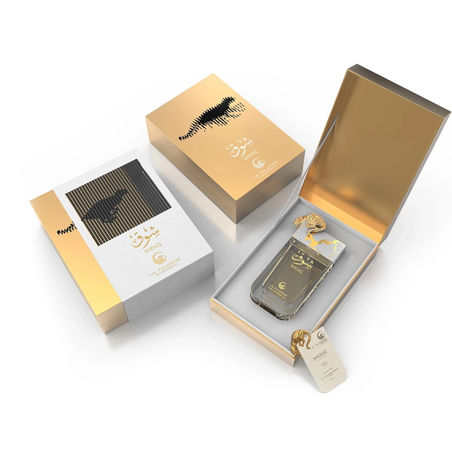 Un'esposizione di pregio di Le Falconé Shouq Eau de Parfum, che mostra il flacone da 90 ml insieme alle eleganti confezioni regalo bianche e dorate, mettendo in evidenza il design lussuoso e l'emblema della pantera dorata.